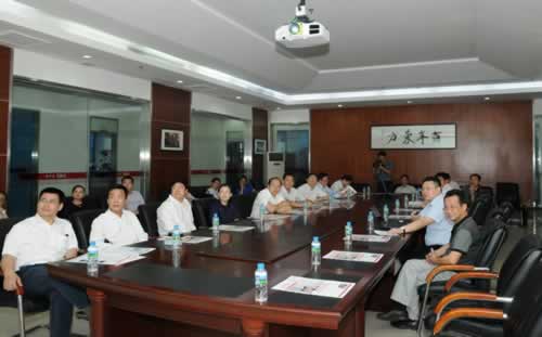 20141021武漢臨空港經濟技術開發區考察團調研易事特創新發展工作.jpg